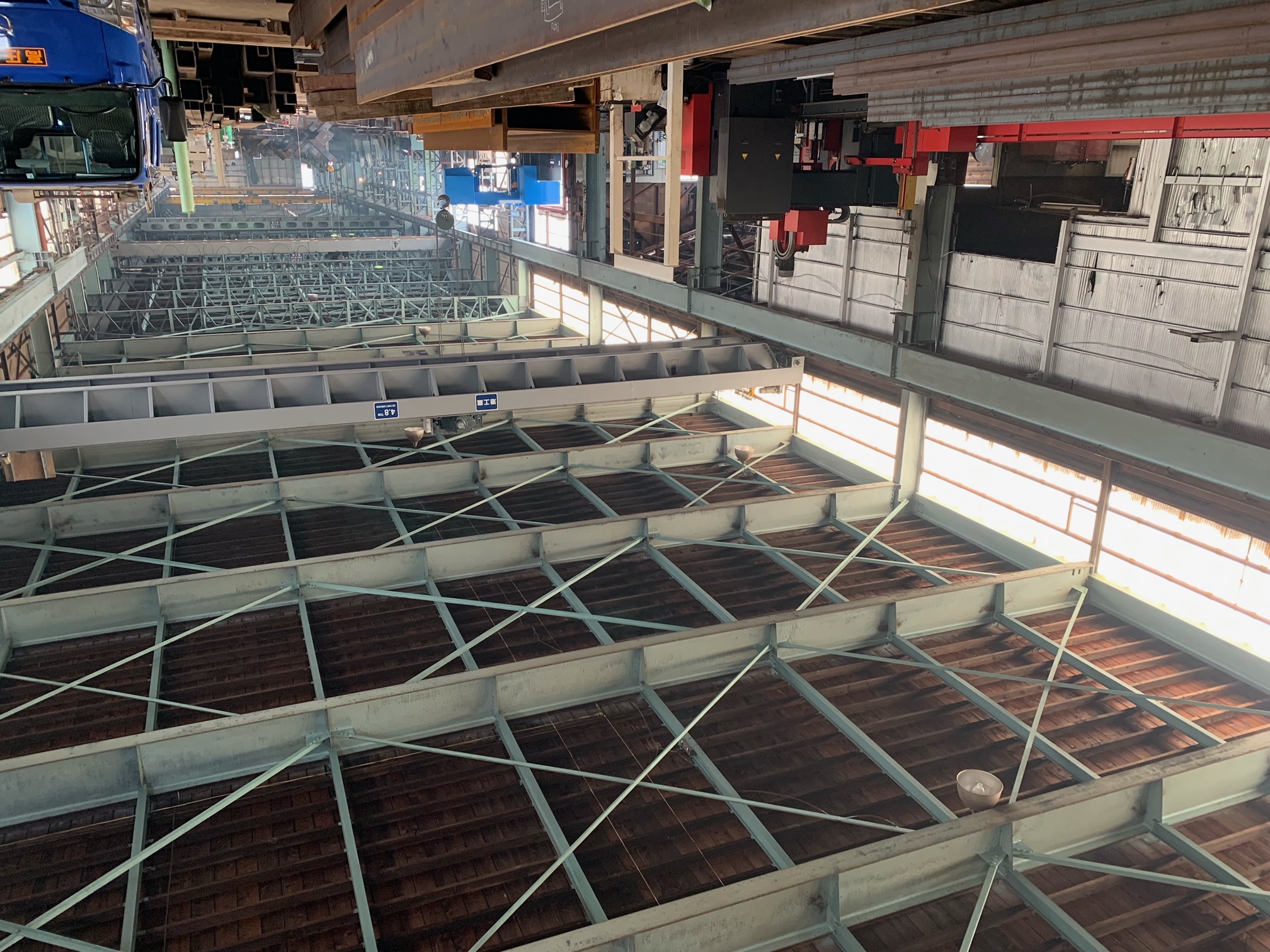 鉄骨建設の作業現場写真